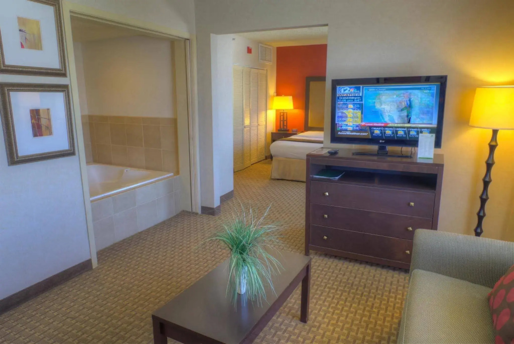 Holiday Inn Express & Suites Phoenix - Midtown, an IHG Hotel