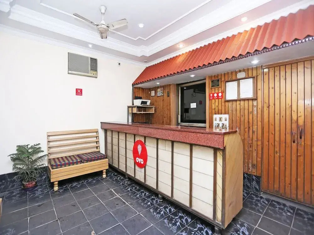 OYO 9001 Hotel East West