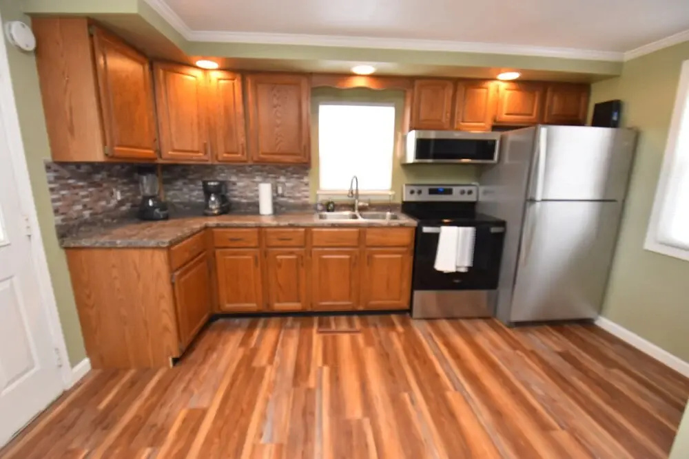 20 min Walk to ND 3 Bedroom 2 Bath Home 54475