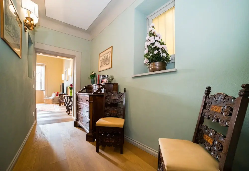 Charming Two Bedroom Apartment in Piazza Strozzi