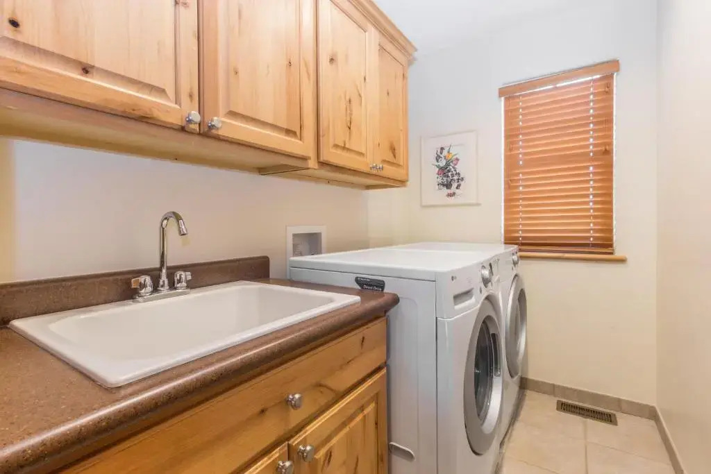 Elkhorn Townhome 1947 Townhouse