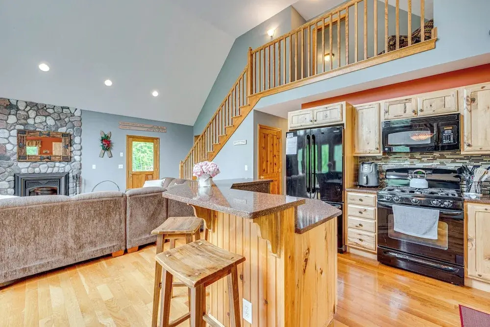 Ski, Hike & Fish: Chalet w/ Hot Tub in Conway