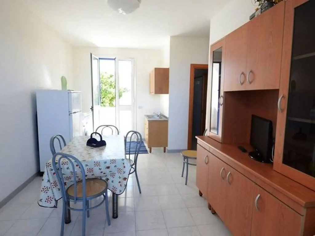 Cosy Apartment Near The Beach With Balcony Pets Allowed Parking Available
