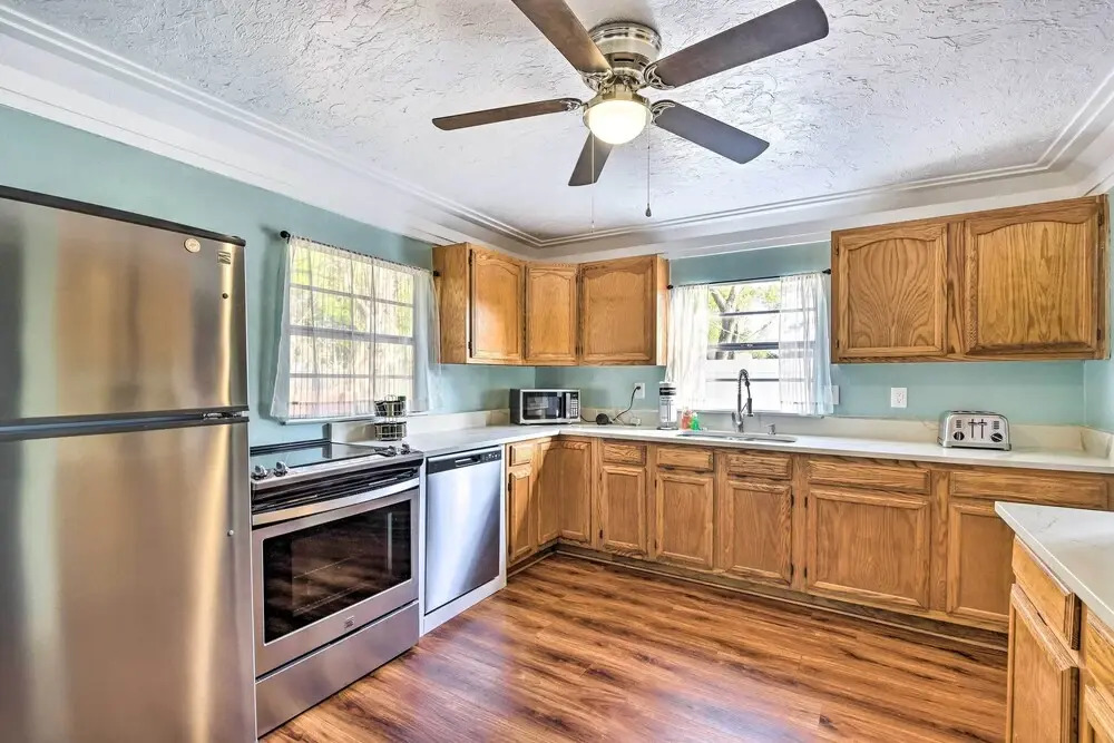 Centrally Located Home - 7 Miles to Siesta Key