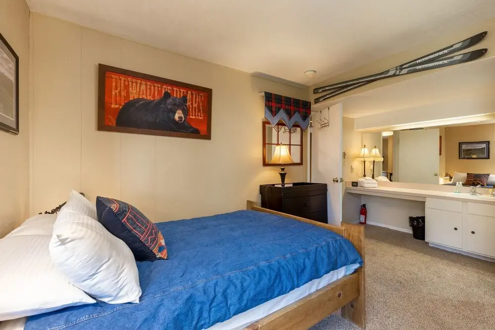 1095 Wild Irishman 2 Bedroom Condo by Redawning