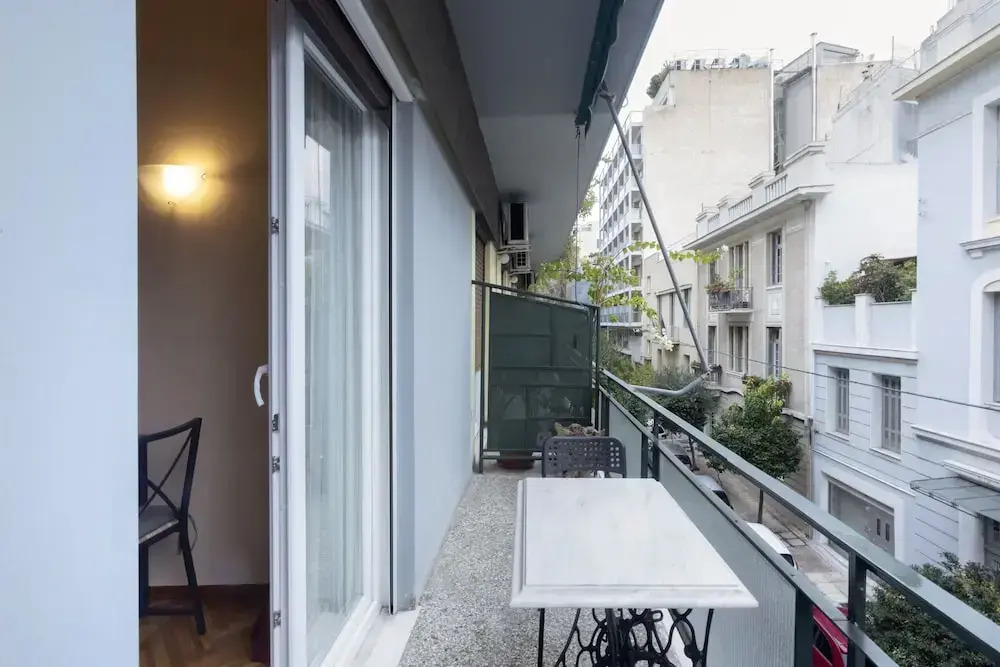Prime Location 2BR next to the Acropolis