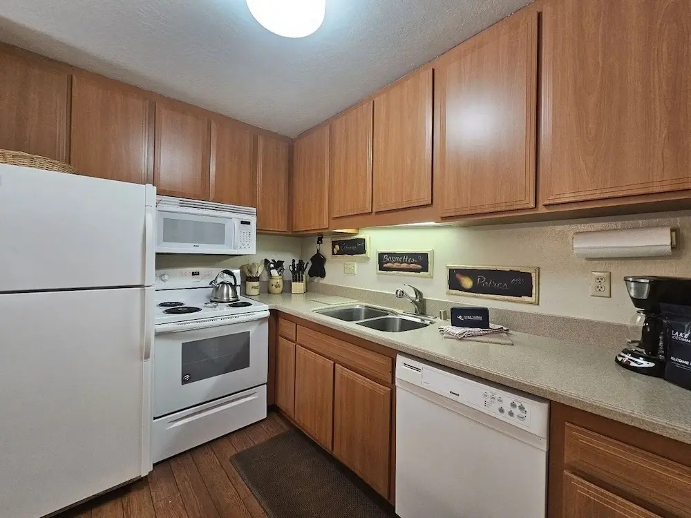 Pinenut Place 1 Bedroom Home by RedAwning