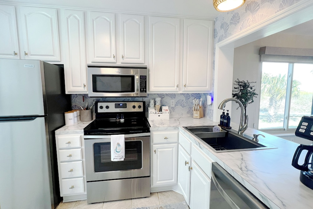 Beachfront Saint Helena Island Condo w/ Amenities!