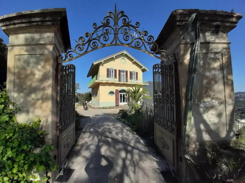 VILLA BELVEDERE D'AJACCIO, VILLA ENTIERE VUE MER POUR 2 à 10 VOYAGEURS