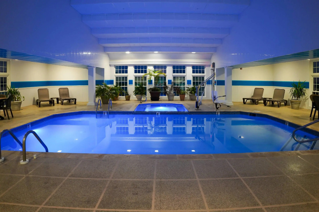 Comfort Suites Chincoteague Island Bayfront Resort