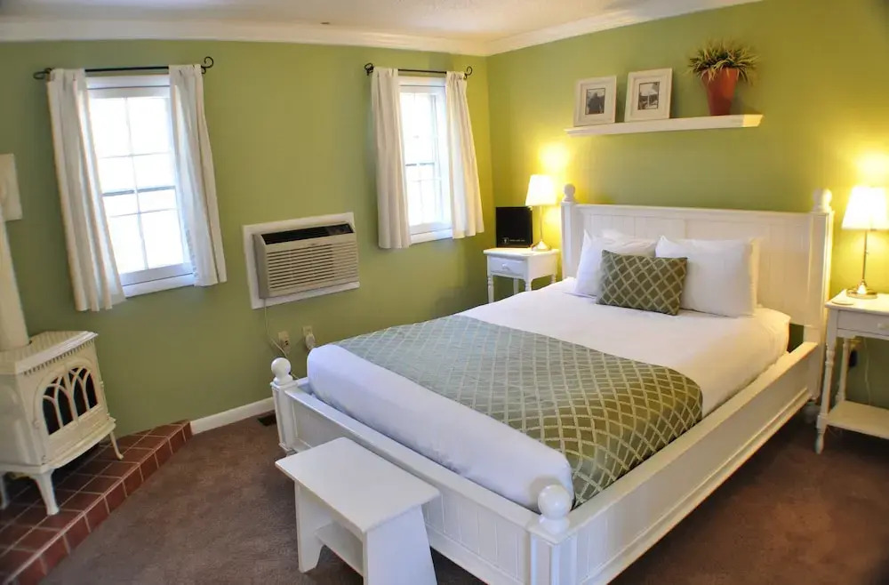 Carmel Cove Inn at Deep Creek Lake