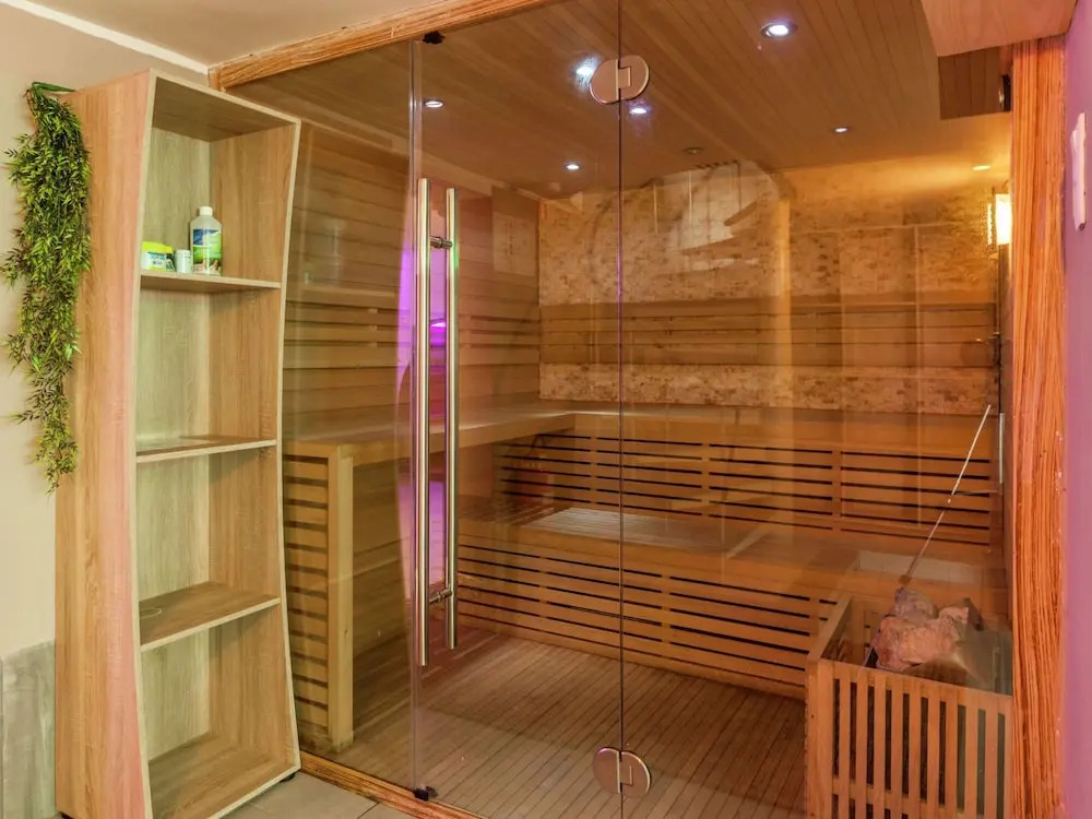 Luxury Villa with Sauna & Hot Tub in Middelkerke