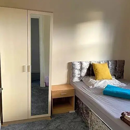 PC LODGE Kingswood ST PRESTON R1