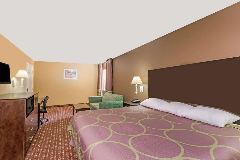 Super 8 by Wyndham Lake Charles Northeast