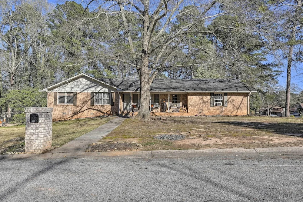 8 Mi to Stone Mountain Park: Lithonia Studio!