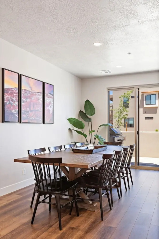Reunion HQ home