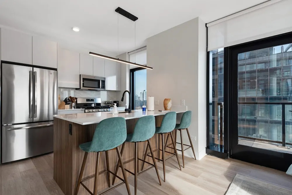 Fulton Market Group Hub 2 Units Walk to Dining