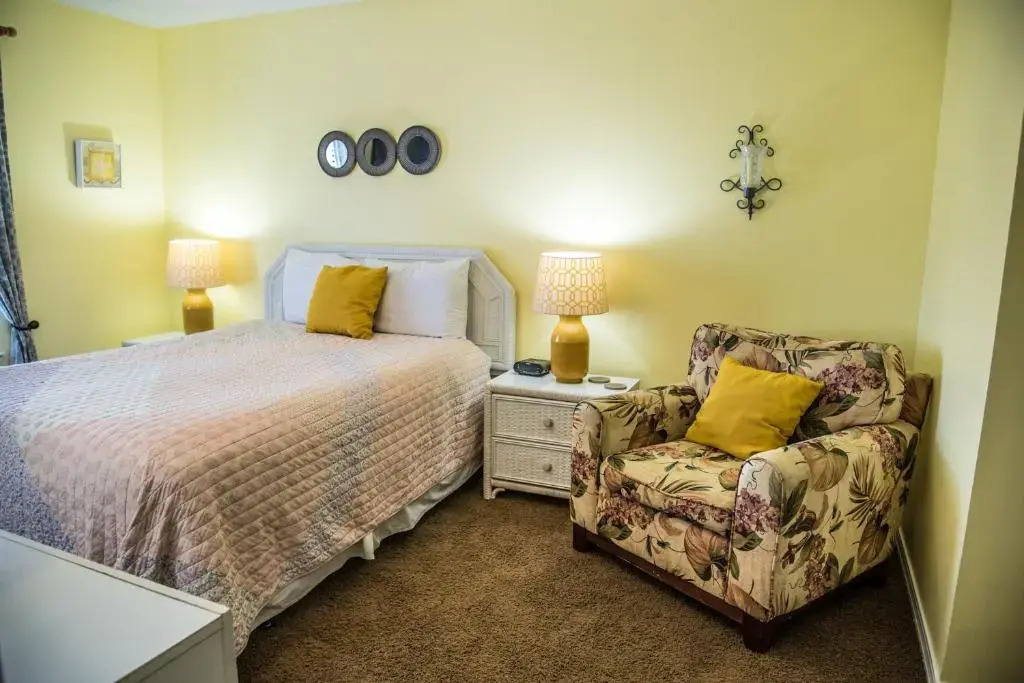 Beautiful 3 Bedroom BEACHFRONT Condo (F3) - Sleeps 10