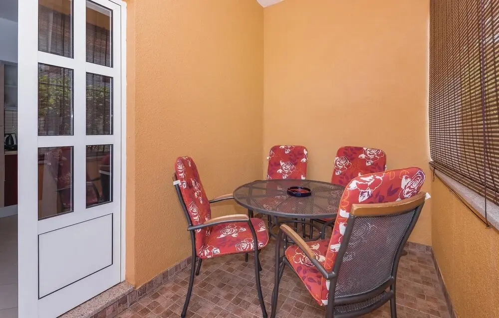 Stunning Home in Brodarica With Wifi and 2 Bedrooms