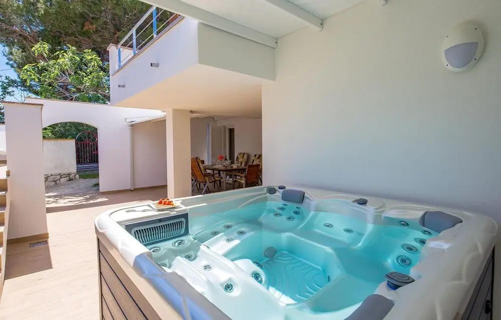 Awesome Home in Lopar with Hot Tub, WiFi & 2 Bedrooms