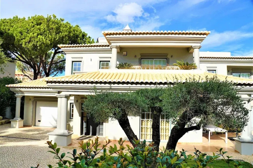 Exceptional Villa With Swimming Pool Close to Beach & Golf. Ideal for Families