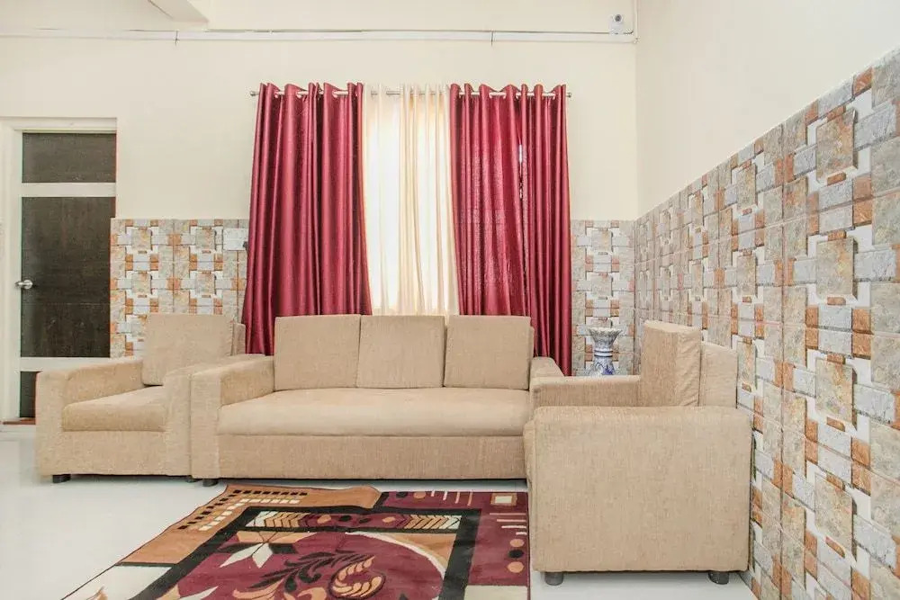 OYO Flagship 24069 Aaira Inn