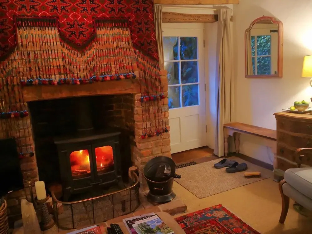 Charming 3 Bedroom Cottage in Kentish Village