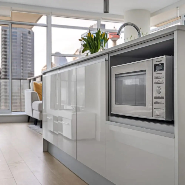 DT Upscale Corner Unit Tower Views Free Parking