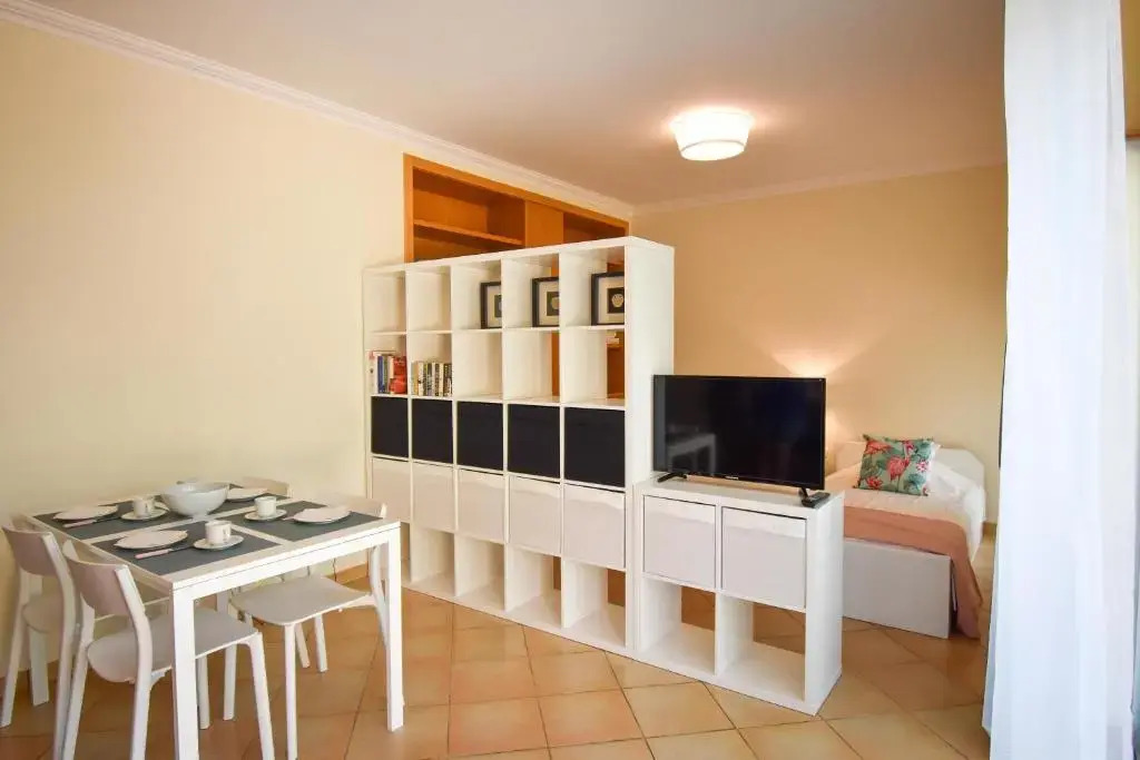 Old Village Prestige 102