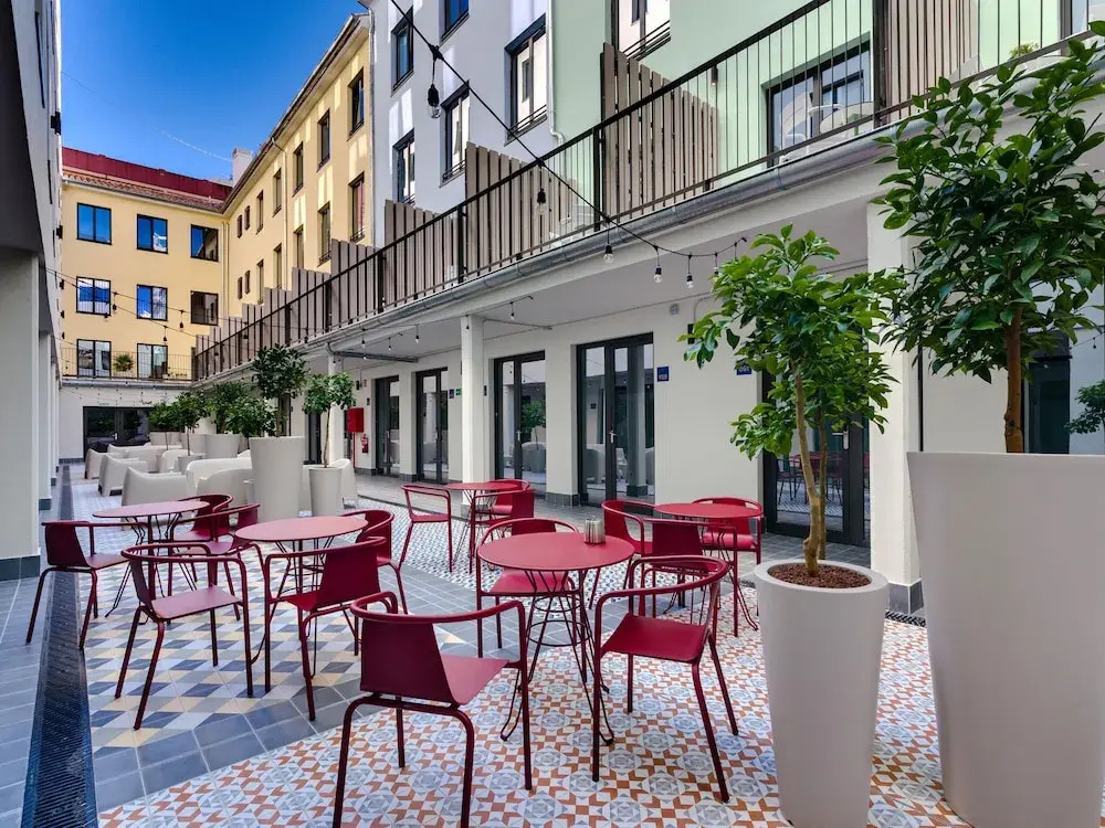 Livensa Living Studios Valencia Viveros