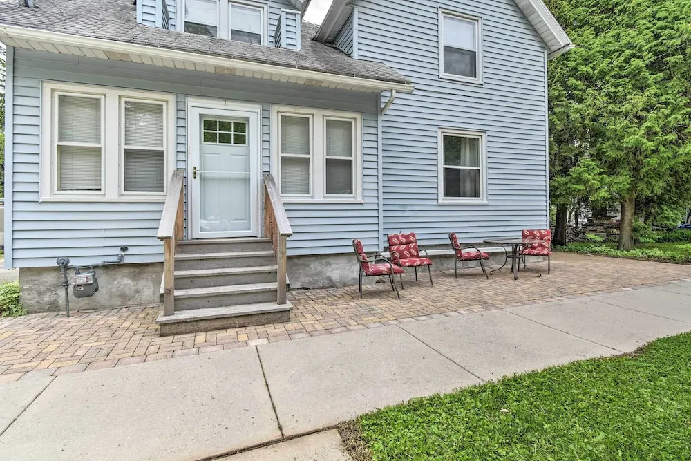 Walkable Lake Elkhart Apt: Dine, Shop, Swim!