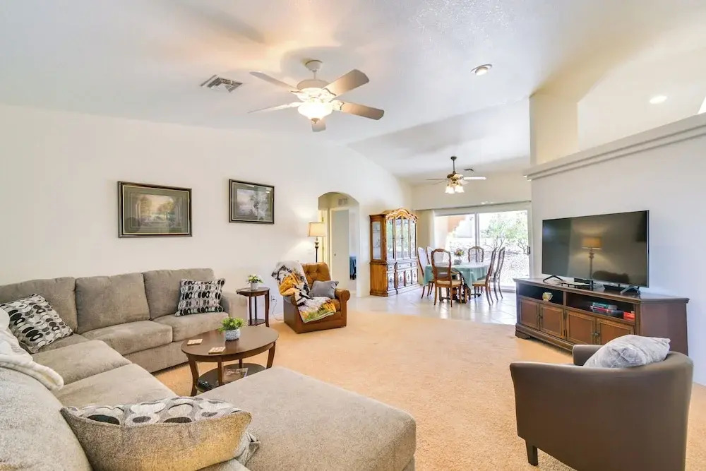 4 Mi to London Bridge: Lake Havasu City Home!