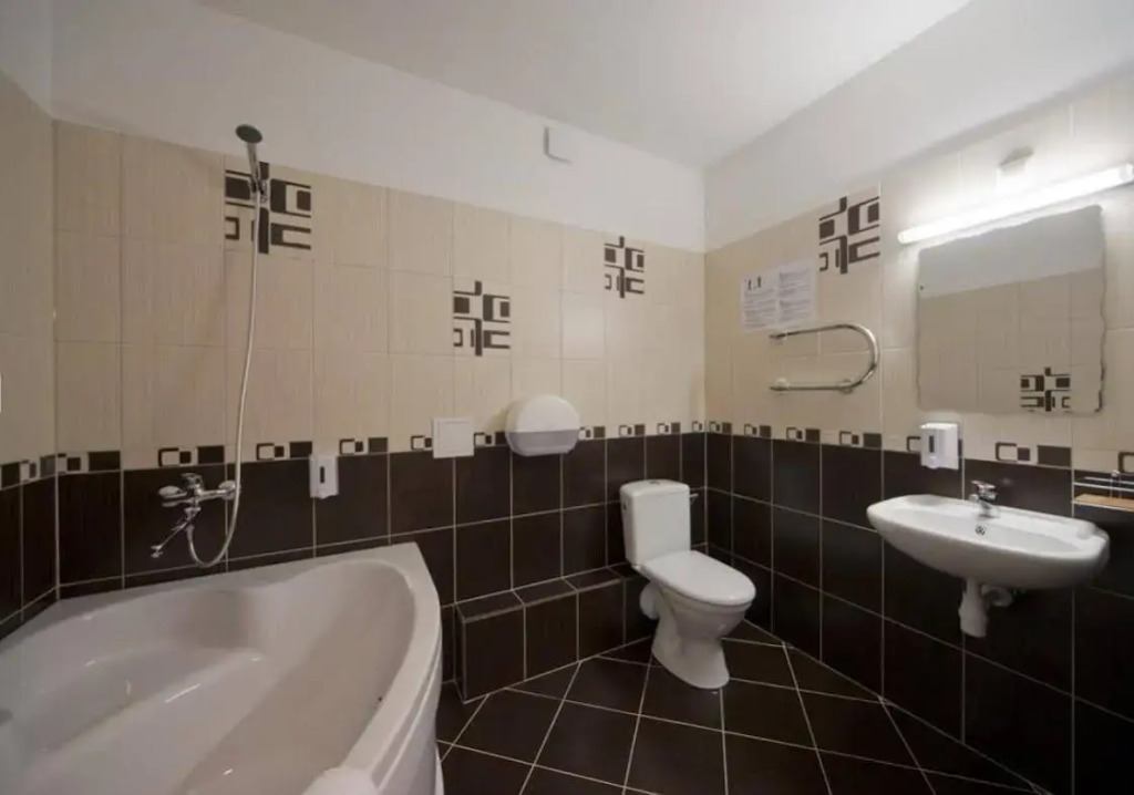 Hotel BEST with FREE PARKING