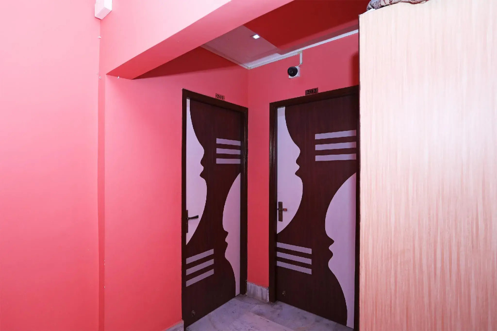 OYO Flagship 10079 Rainbow Guest House