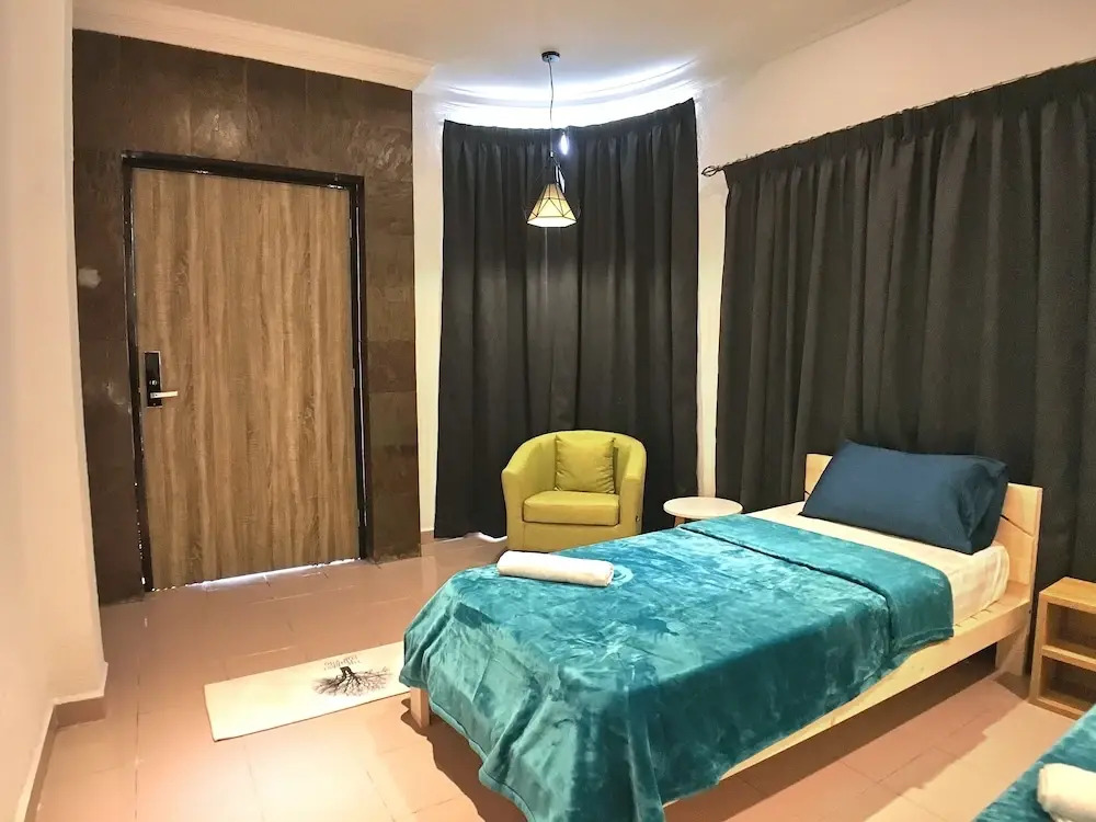 iBook6 Deluxe Family Suite for 4 by iBook Homestay