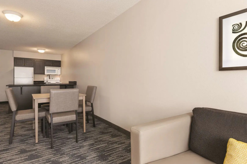 Country Inn & Suites by Radisson, St Cloud East, MN