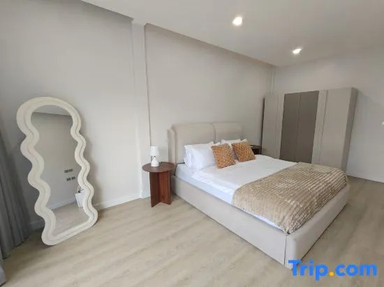 Ekkamai 5BR Town house | Private Onsen | Bangkok VVBKK35