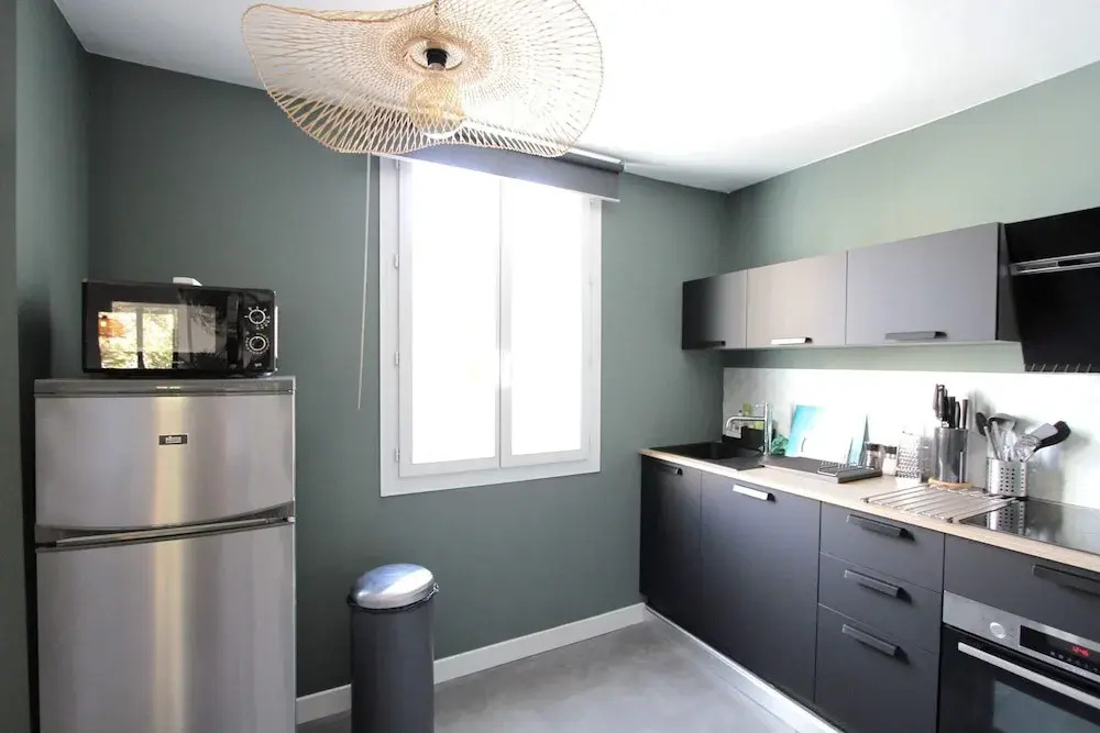 Quiet apt downtown with airco and a balcony