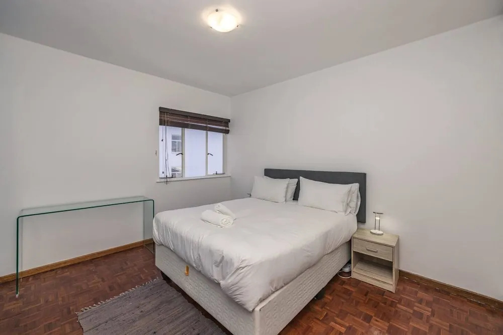 Centrally Located 2 Bedroom Apartment in Cape Town