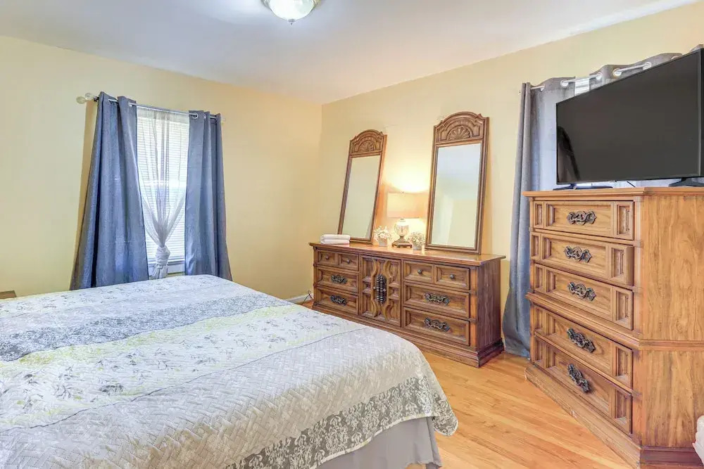 5 Mi to Dtwn Atl! Family Home w/ Veranda & Yard