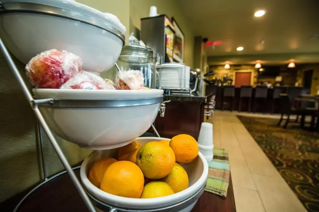 Cobblestone Inn & Suites - Winterset, IA