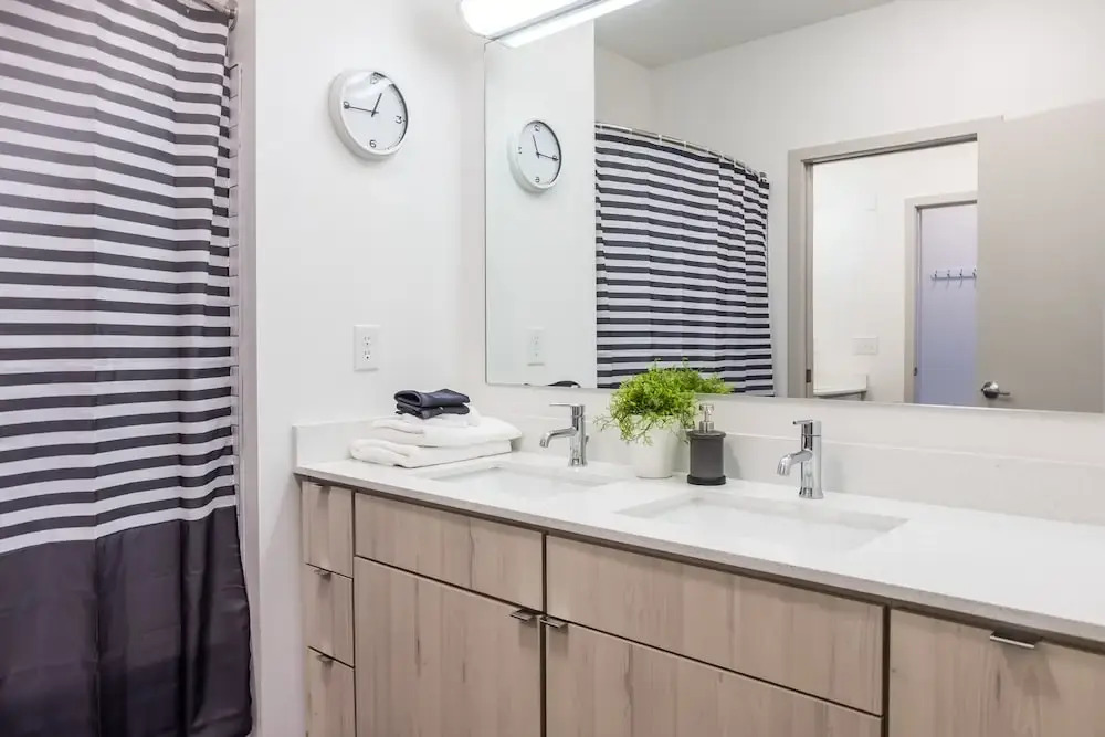 Mass Ave Arts District 1 BR Apt by Frontdesk