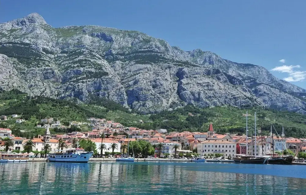 Stunning Home in Makarska with Hot Tub, Sauna & 9 Bedrooms