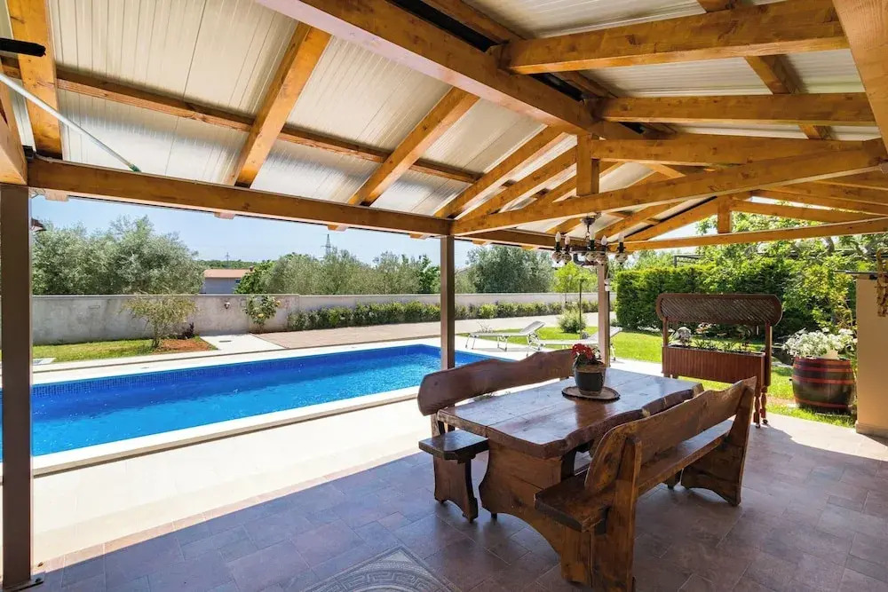 Lovely Family Bungalow With Private Pool