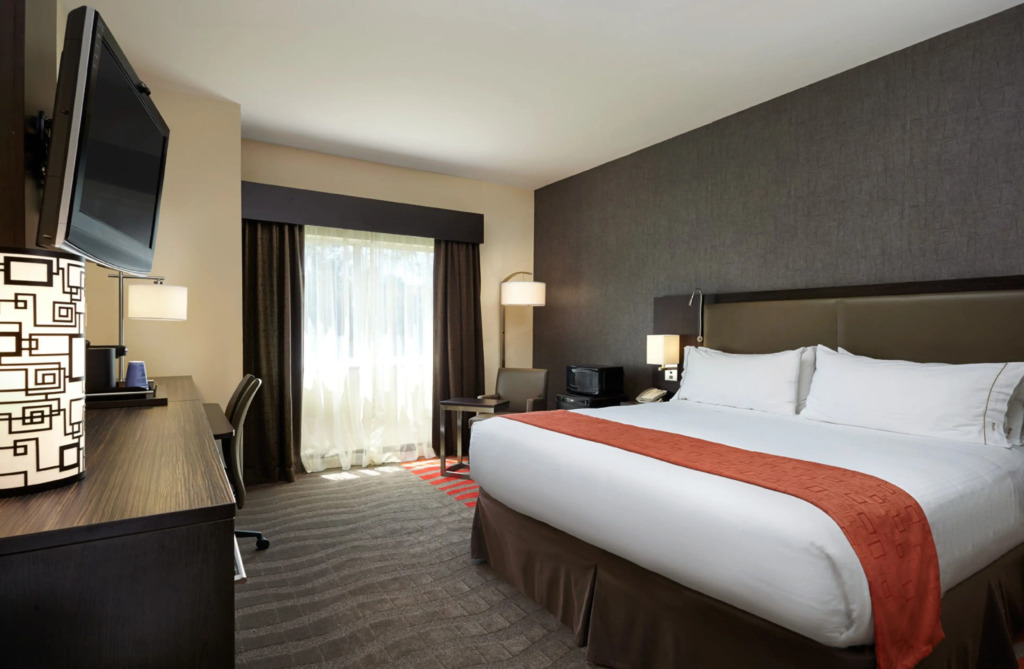 Holiday Inn Express & Suites Naples Downtown - 5th Avenue by IHG