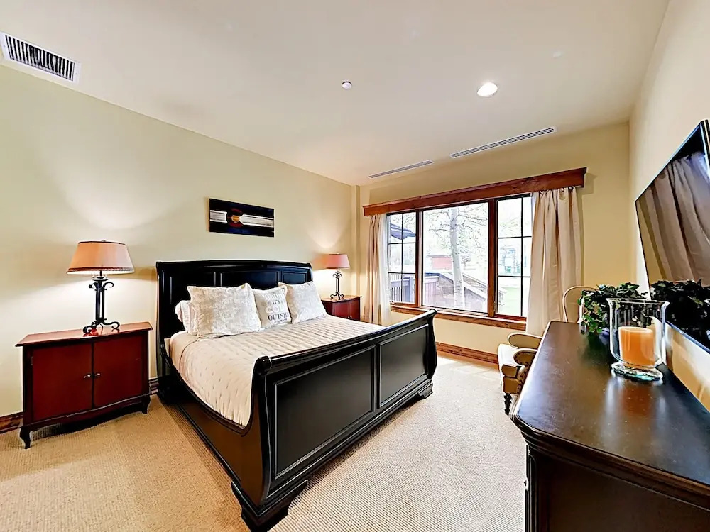 New Listing! The Valley: Luxe Ski-in/ski-out 3 Bedroom Condo