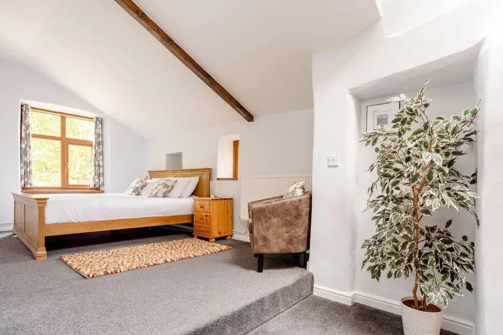 Oldmill-2bed-sleeps6-privategarden-optionalhottub