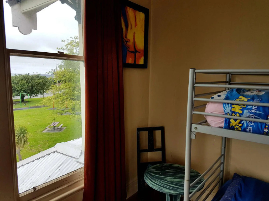 Chillawhile Backpackers Art Gallery - Hostel