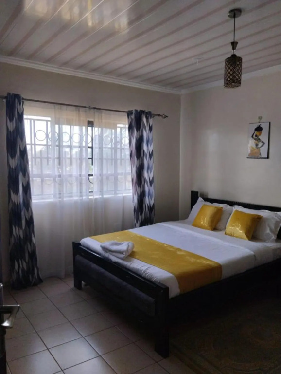 Exquisite 2BR Ensuite Apartment near Rupa Mall