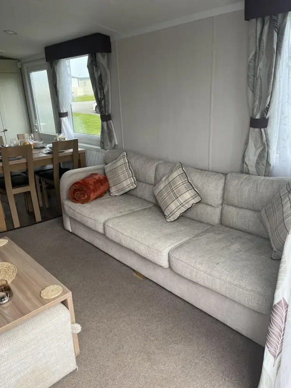 Tranquil Waterside Lodge in Tunstall